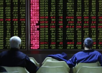 As economic problems worsen, China faces a stock market crisis
