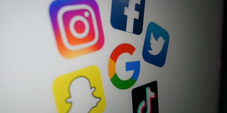 Ban social media for children? A bill is controversial in Florida