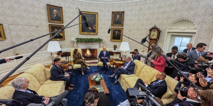 Biden warns elected officials of Congress of the “terrible” cost of not helping Ukraine