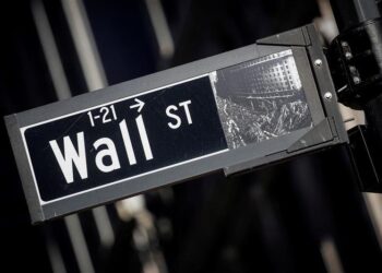 Dow Jones up, Nasdaq down