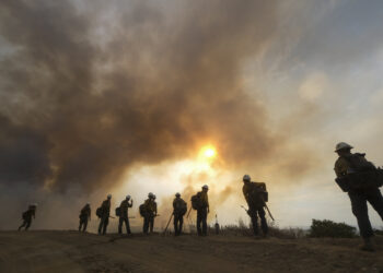 Extreme heat, smoke from wildfires harm low-income, non-white communities most, study finds