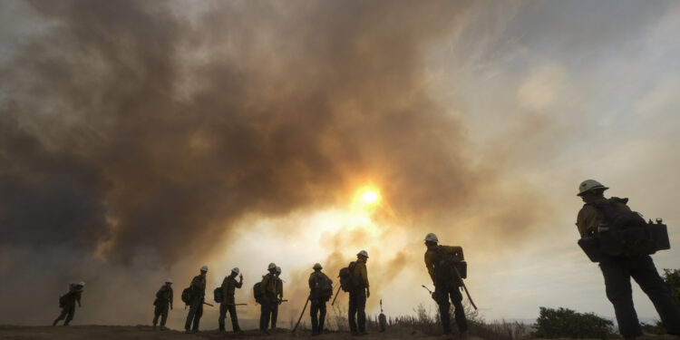 Extreme heat, smoke from wildfires harm low-income, non-white communities most, study finds