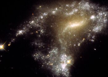 Hubble detects ‘string of pearls’ celestial star clusters during galaxy collisions