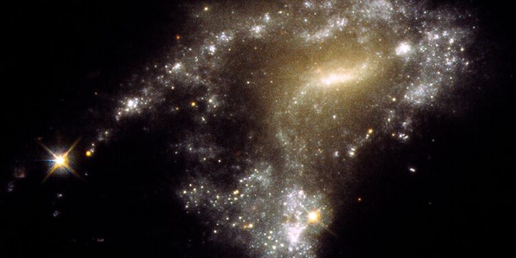 Hubble detects ‘string of pearls’ celestial star clusters during galaxy collisions