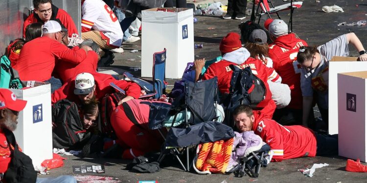 (IN PICTURES) One dead and more than twenty injured by gunshot during Super Bowl parade in Kansas City