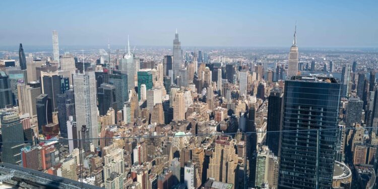 Living in a hotel: a loophole allows him not to pay rent for five years