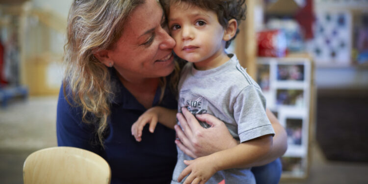 “Mom talk:” Study finds bilingual immigrant Latina mothers have bilingual personalities