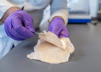 Nanofiber-coated cotton bandages fight infections and speed healing