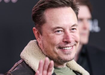 Pressure mounts against SpaceX, accused of discrimination and harassment