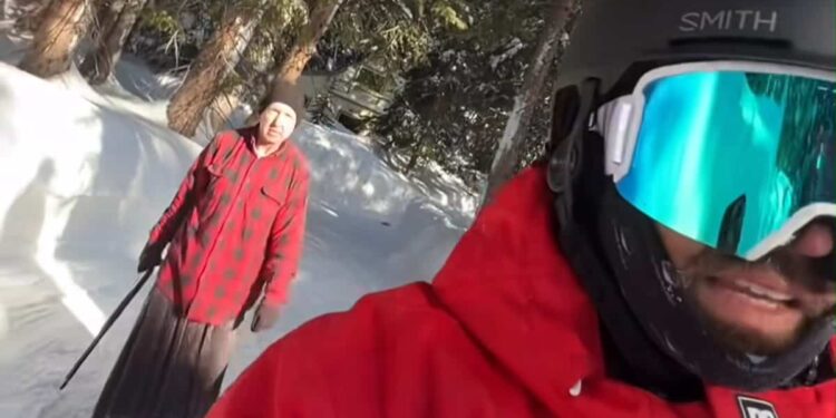 “Private property”: a resident of a ski resort threatens a snowboarder with a shotgun