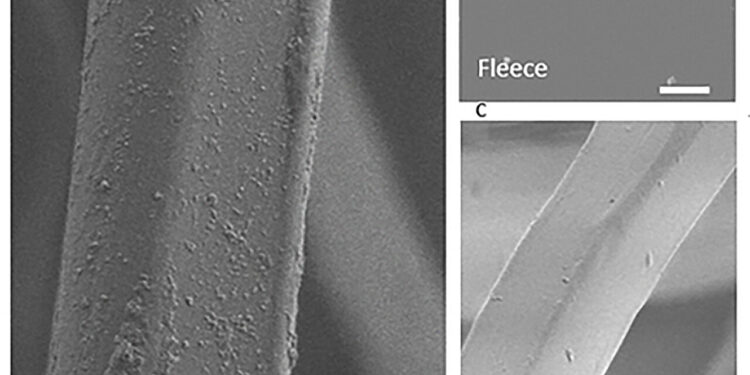 Release of oligomers from polyester textiles