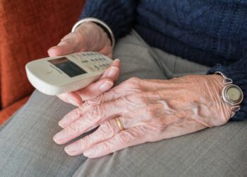 Telephone counseling is an effective way to combat loneliness and depression, new study finds