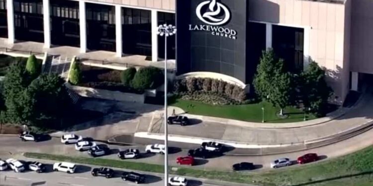 Texas: two injured in shooting at famous megachurch, assailant shot dead