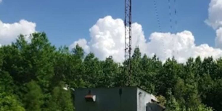 Thieves make off with radio station’s 60-metre-high broadcast tower