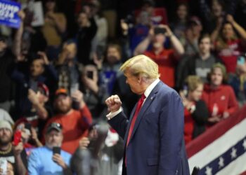 Trump calls on supporters to crush Nikki Haley in South Carolina