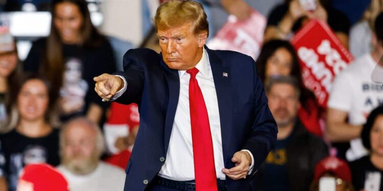 Trump in Florida court in confidential documents case