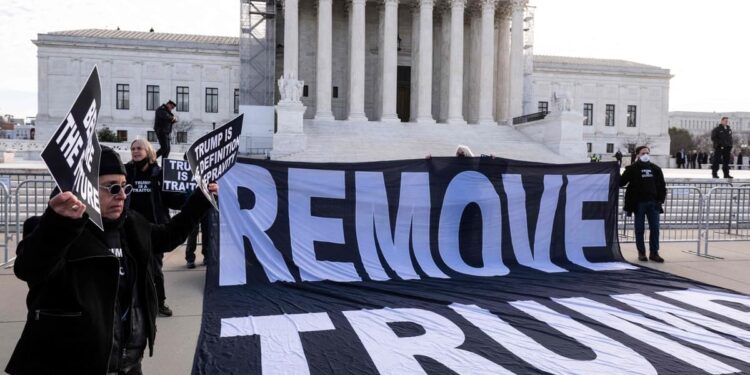 Trump ineligibility debate: campers before the Supreme Court