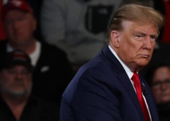 Trump “violated the constitution,” says Republican who wants to make him ineligible