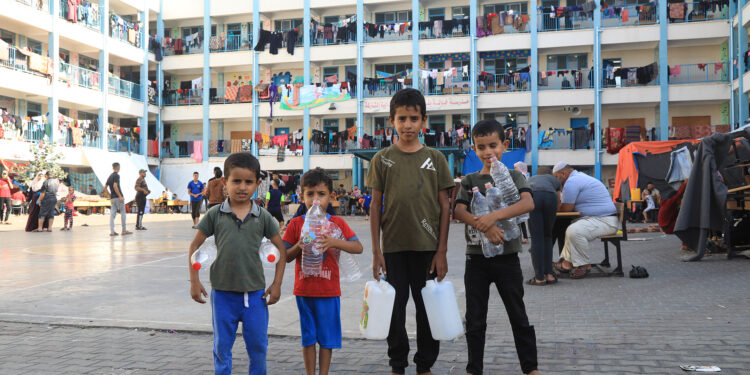 UNRWA warns of the risk of famine in northern Gaza and stops its operations