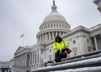 US immigration bill and Ukraine faces Republican opposition
