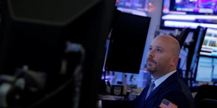 Wall Street consolidates, while the S&P 500 flirts with 5,000 pts