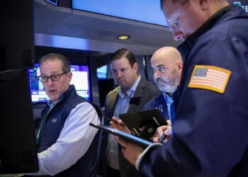 Wall Street without much evolution, at its peaks