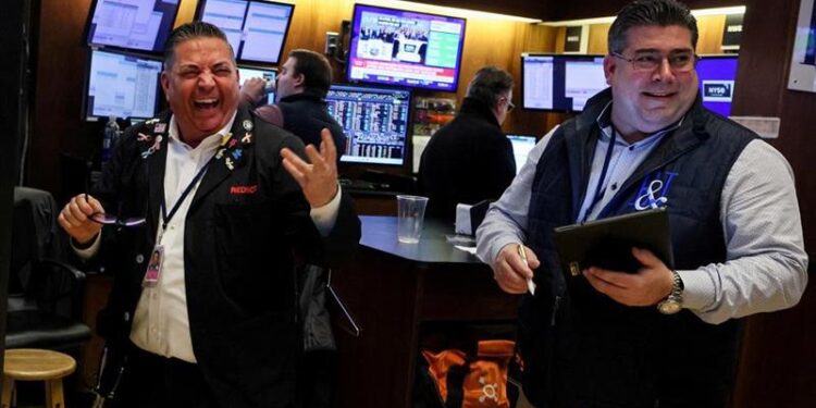 Wall Street continues its rebound, boosted by Micron and the Fed