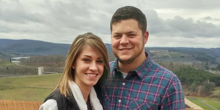 A teacher dies in the middle of class a few weeks before giving birth