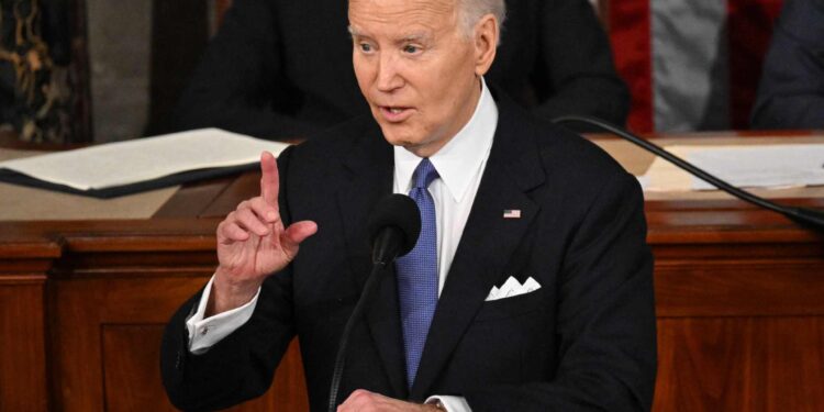 Biden praises his economic performance and threatens to impose taxes on the rich