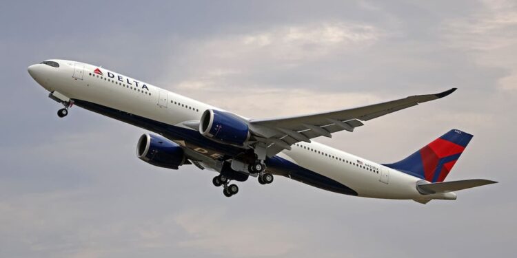 Boarding a flight: arrested for taking a photo of another passenger’s ticket