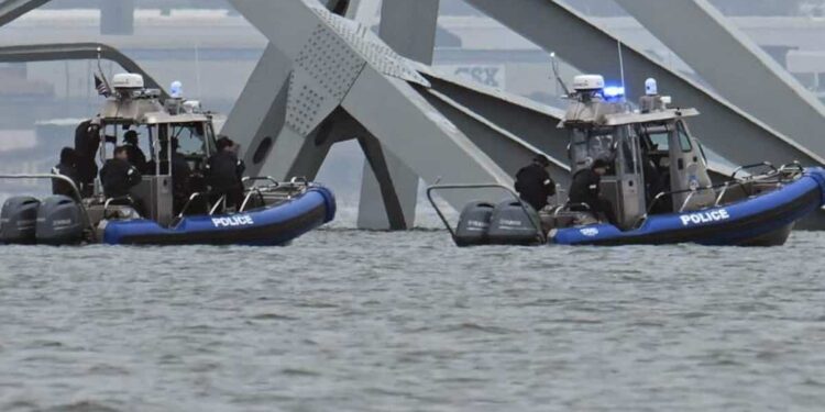 Collapsed bridge in Baltimore: rescuers search for the bodies of six workers