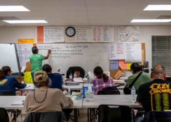 Sword duel in the middle of a classroom: a teacher prosecuted for severed tendons