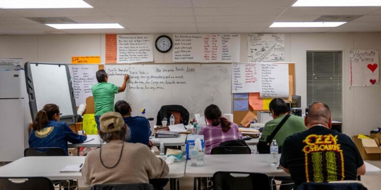 Sword duel in the middle of a classroom: a teacher prosecuted for severed tendons