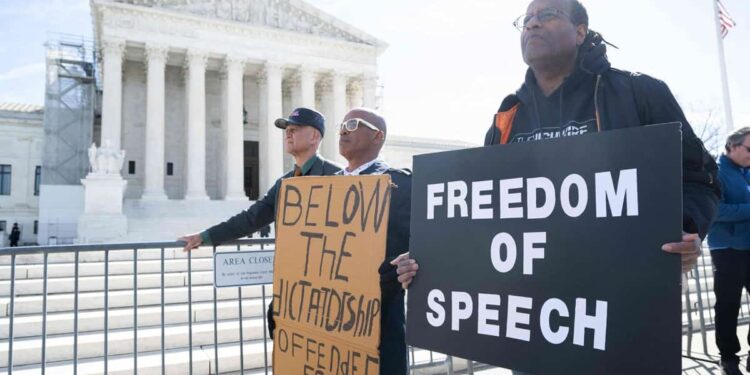 US Supreme Court: Can the state ask social networks to remove content?