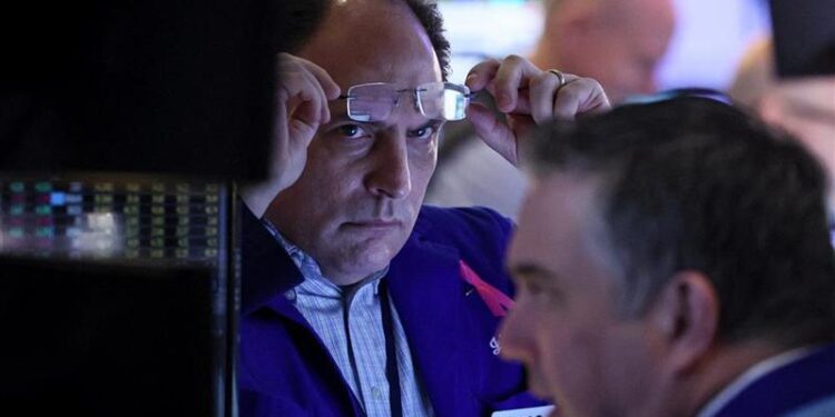Wall Street: caution displayed, after the… Wall Street moves shortly before market today, the S&P 500 and the Dow Jones remaining stable, compared to a gain of 0.1% on the Nasdaq.  Nasdaq 100 and S&P…