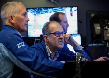 Wall Street climbs with Oracle and Nvidia, ignoring inflation