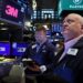 Wall Street hesitates, with fears of persistent inflation