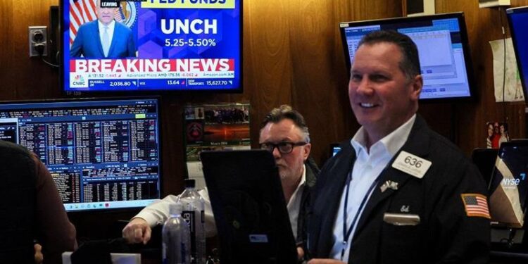 Wall Street rises timidly, before the inflation and GDP figures