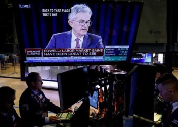 Wall Street stalls with Apple and Tesla, while waiting for Powell