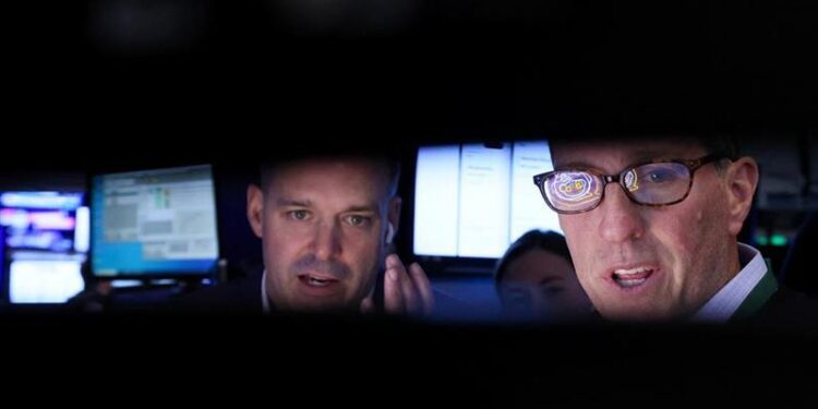 Wall Street weighed down by GAFA and chips