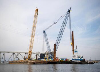 Baltimore: a shipping corridor open among the rubble of the bridge