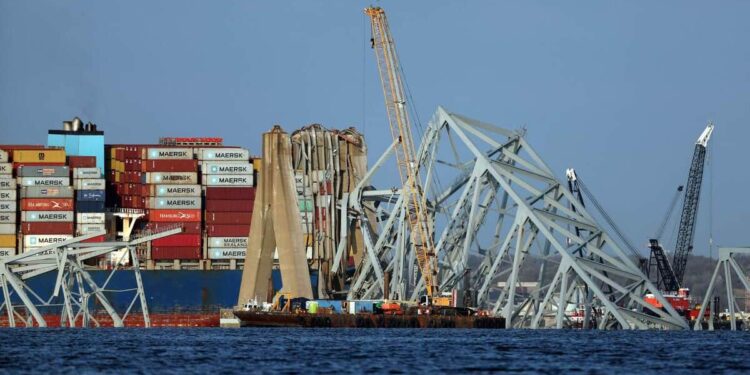 (IN PHOTOS) Huge crane in Baltimore to clear debris from collapsed bridge