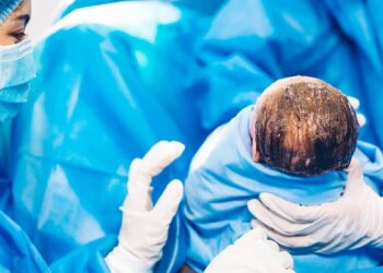 In the snow: Mother gives birth to triplets on neighbors’ front porch