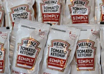 Ketchup dispensers to circumvent a tradition in Chicago