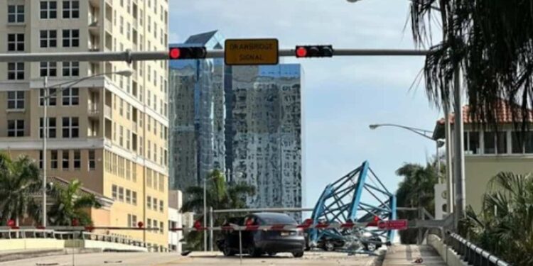 One dead and three injured: crane collapses from skyscraper under construction in Florida