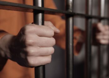 Prisoners talk about their religion to be able to observe the solar eclipse