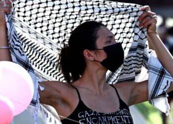 Rising tensions between pro-Palestinian students and police on American campuses