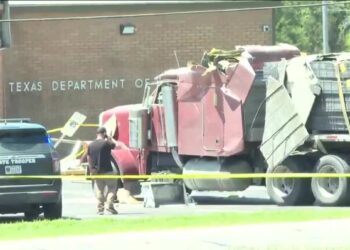 Texas: he steals an 18-wheeler to drive into the Public Safety building