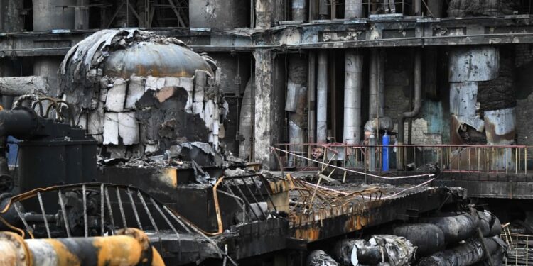 Ukraine sees American aid getting closer, but at the cost of a costly delay