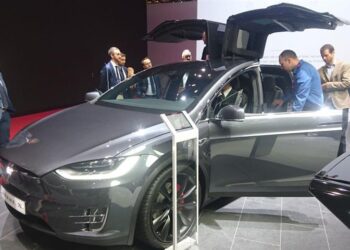 Wall Street is recovering a little, but Tesla is still falling…